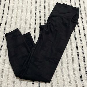 Black camo 90 degree leggings